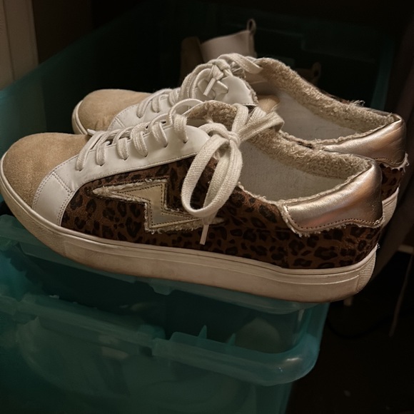 Coconut by Matisse Sneakers! - Picture 2 of 3